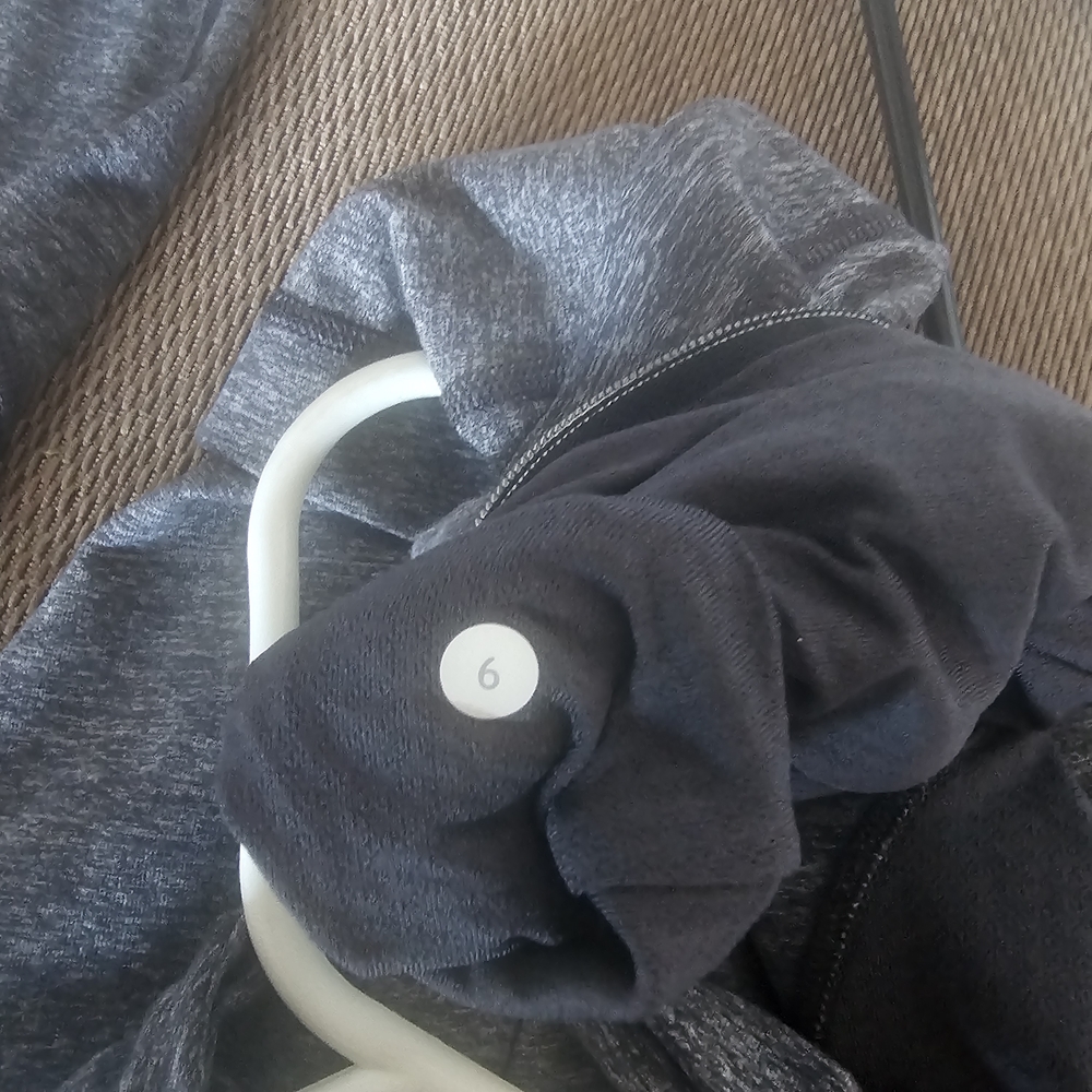 Lululemon Athletica Gray Women's Top - Picture 4 of 5